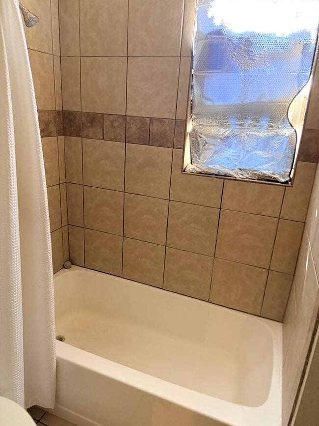 Building Photo - 1 Bedroom End Unit on a Corner Lot