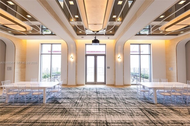 Building Photo - 17901 Collins Ave