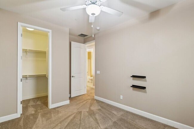 Building Photo - Welcome to this Charming 5 bedroom, 3.5 ba...