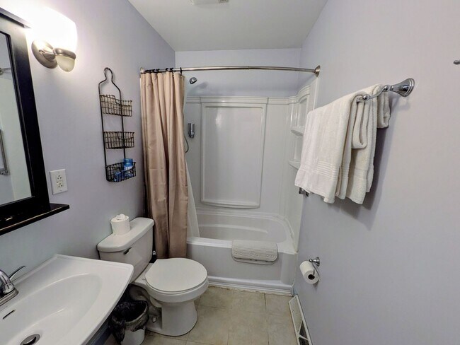 Building Photo - 1126 Martin St