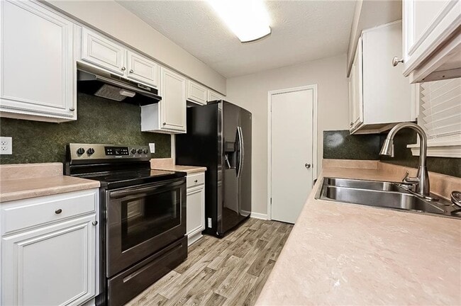 Building Photo - 8990 Sterling Ridge Ln