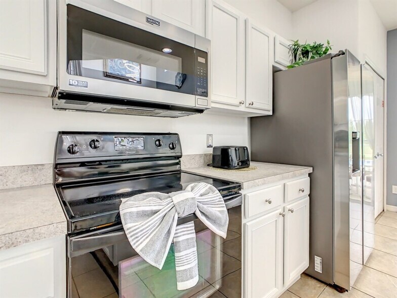 Building Photo - 8627 La Isla Dr