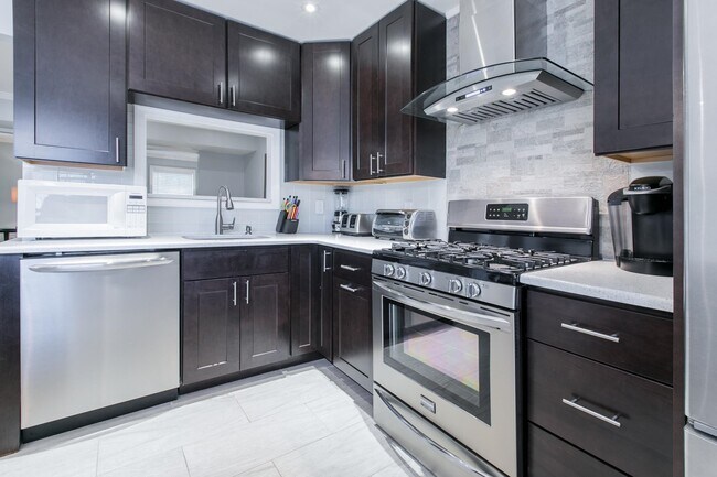 Building Photo - 220 Christopher Columbus Dr