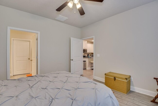 Building Photo - 1103 Clareton Dr