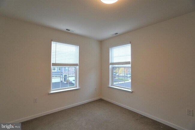 Building Photo - 1013 Chapman Cir