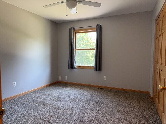 Building Photo - 36420 N Tamarack Dr