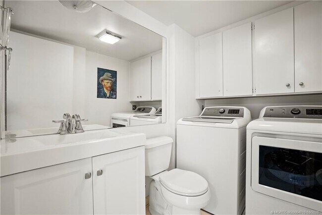 Building Photo - 2992 SW Sunset Trace Cir