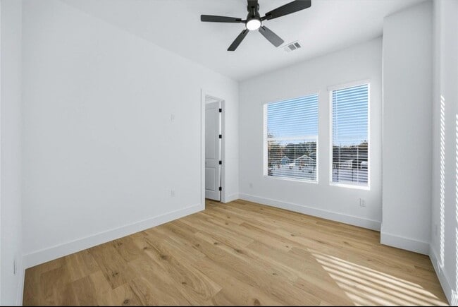 Building Photo - 4429 Aledo St