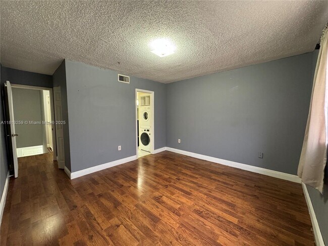 Building Photo - 2610 W 76th St