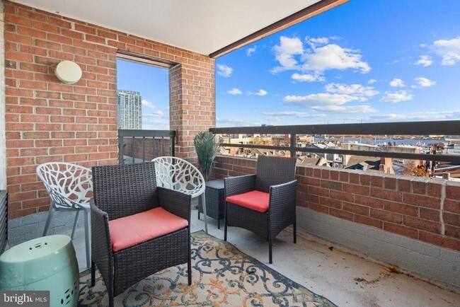 Building Photo - 200 Lombard St