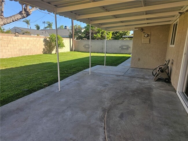 Building Photo - 10362 Longden St