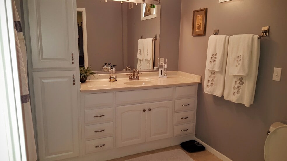 Primary bath - 2412 Harriet Ave