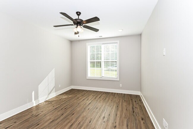 Building Photo - 2701 Maple Hill Dr