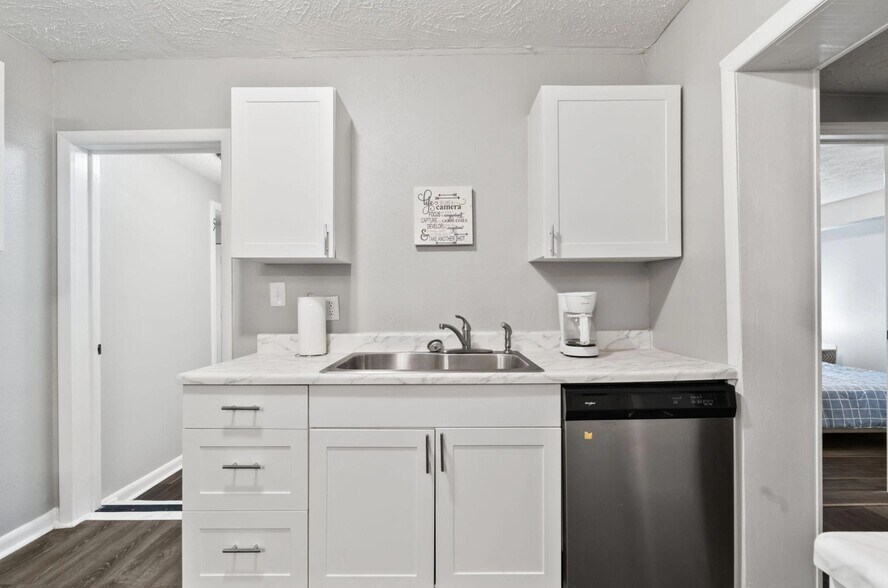 Building Photo - 4731 E Castlewood Dr