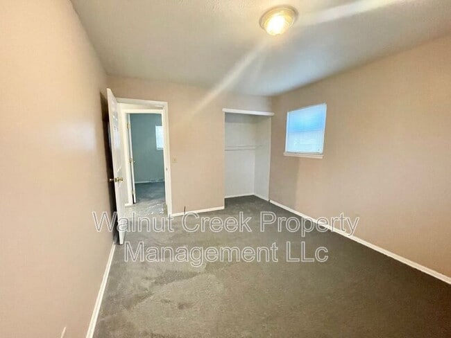 Building Photo - 566 Walnut St