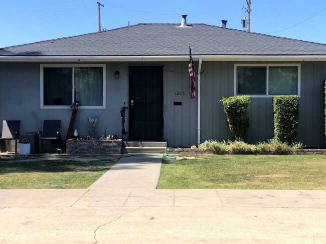 Primary Photo - 2 Bedroom 1 Bath for rent!