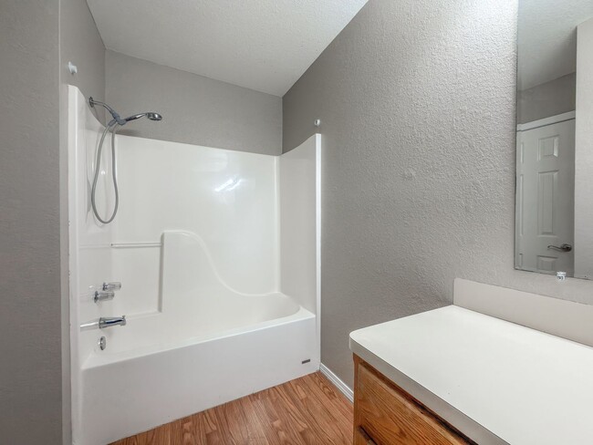 Building Photo - 604 Chateau Dr