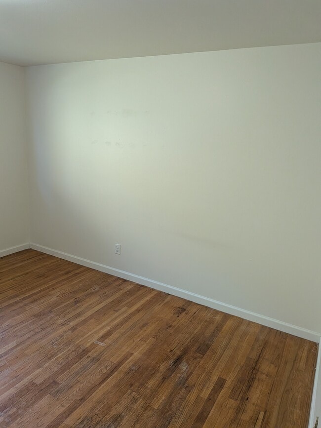 Building Photo - 1495