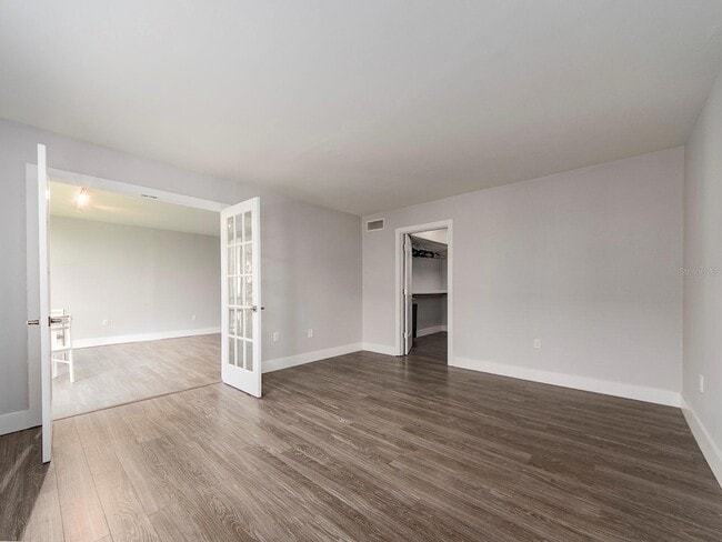 Building Photo - 121 Island Way