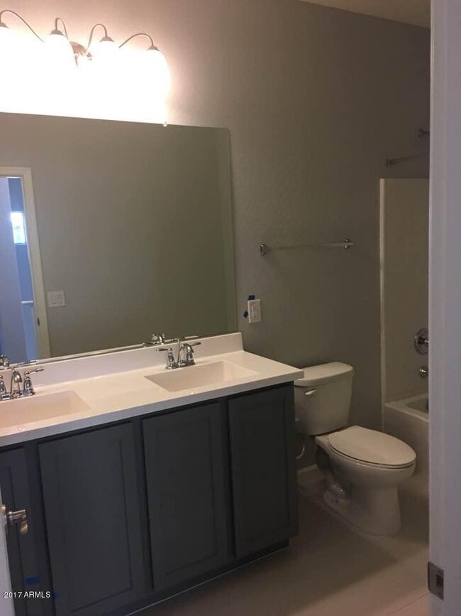 Building Photo - 1367 S Country Club Dr