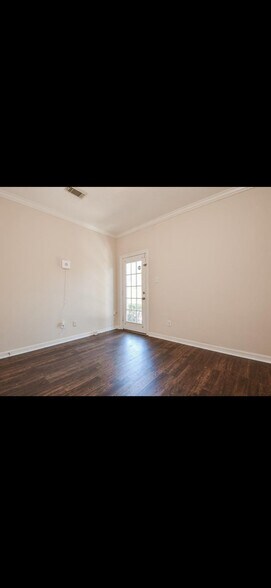 Building Photo - 8002 Stoneyway Dr
