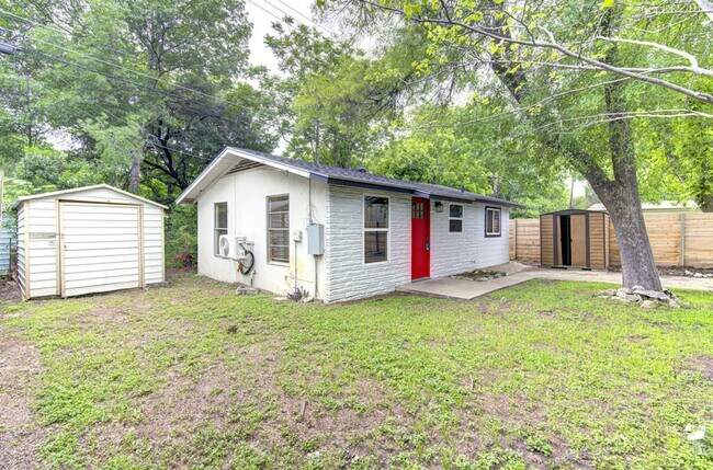 Building Photo - 1711 Brentwood St
