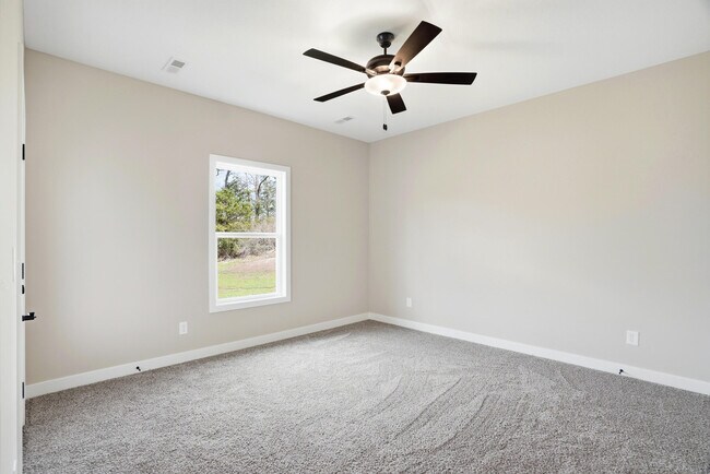 Building Photo - 1048 Stonehaven Dr
