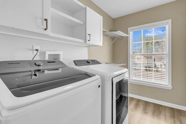 Building Photo - 7478 Hawks Cir