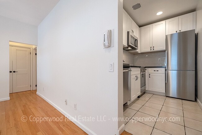 Interior Photo - 315 East 84th St