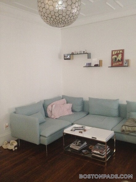 Building Photo - 465 Park Dr