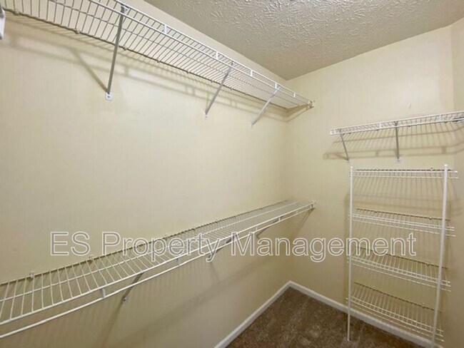 Building Photo - 6141 Wildcat Dr