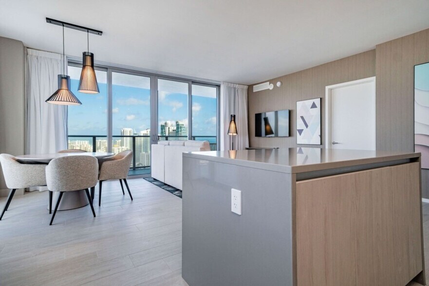 Building Photo - 4112 Jimmy Buffett Mem Hwy