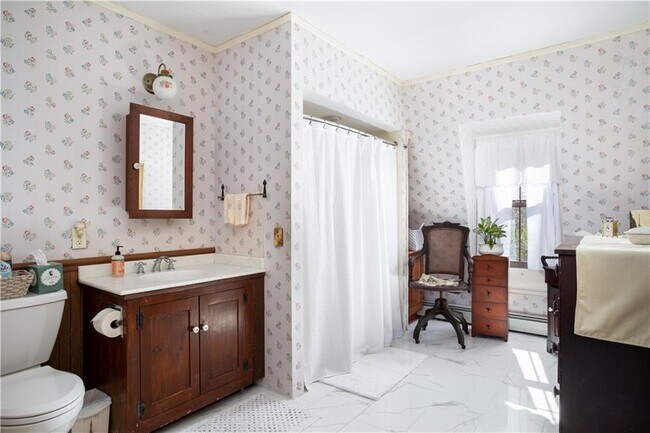 Building Photo - 138 Elm Dr