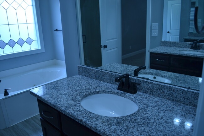 Building Photo - 134 Rillia Dr