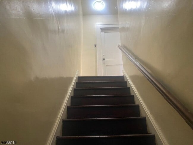 Building Photo - 133 Willowdale Ave