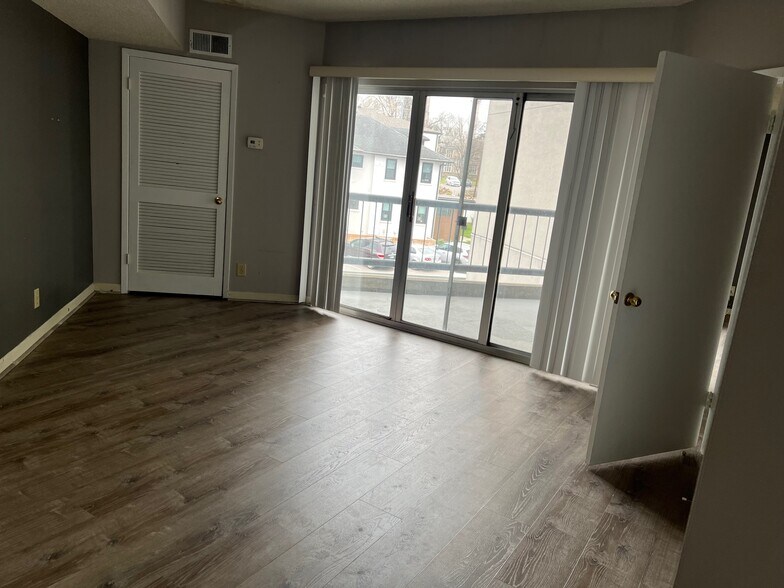 Building Photo - 900 19th Ave S