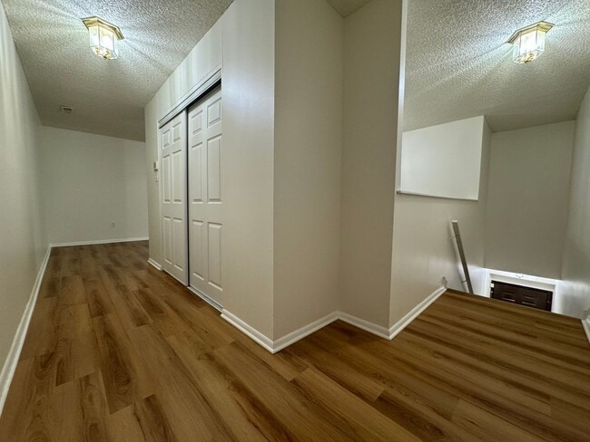 Building Photo - TWO BEDROOM TOWNHOME