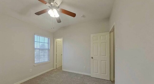 Building Photo - MOVE IN READY