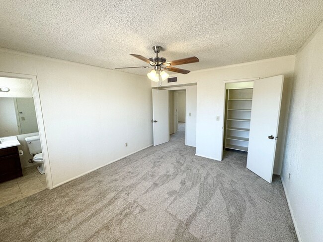 Building Photo - Fantastic 3 Bedroom/2 Bath Single Level Home! Schedule a Showing Today!