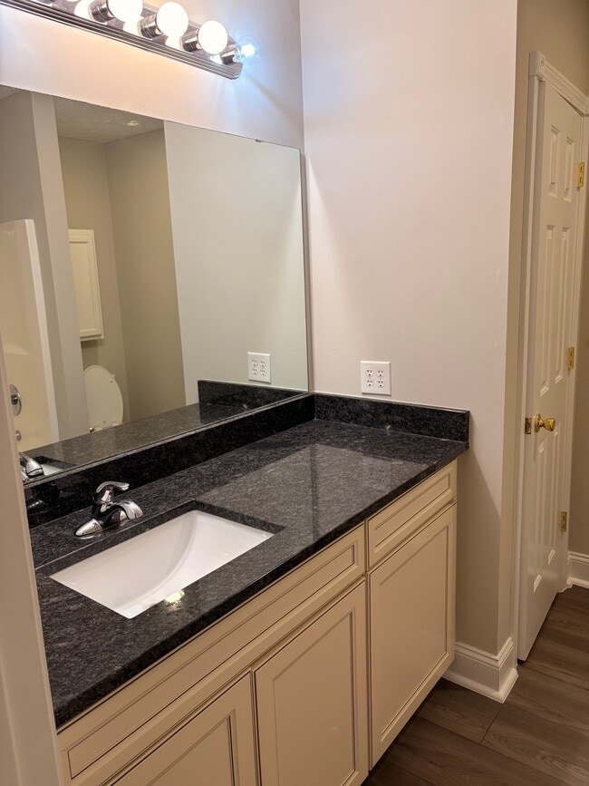 Building Photo - 10717 N Park Ave