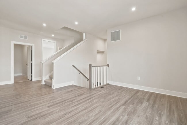 Building Photo - 625 Lipizzan Dr SW