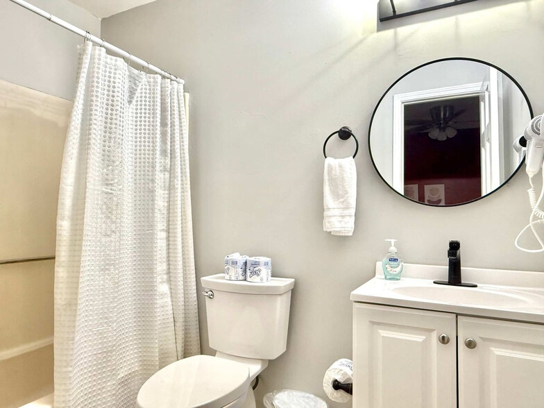 Building Photo - 1275 Sweet Pine Dr