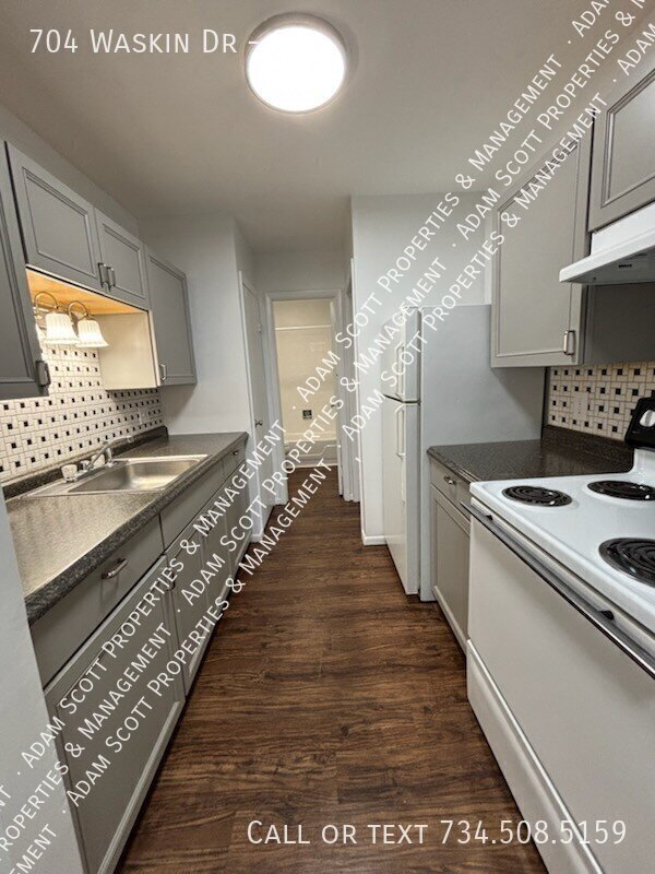 Building Photo - 704 Waskin Dr