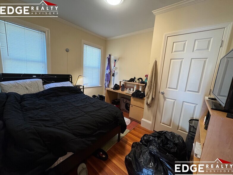 Building Photo - 136 Summer St