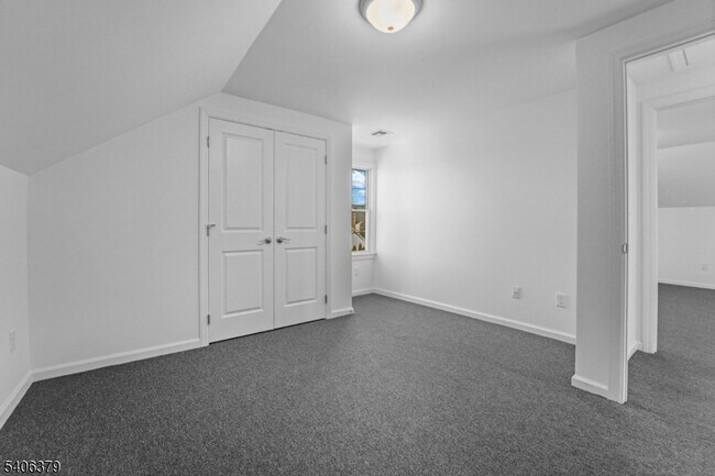 Building Photo - 43 Hillcrest Ave