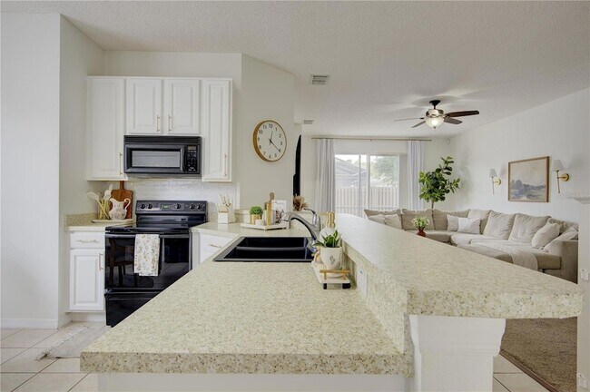 Building Photo - 963 Cherry Valley Way