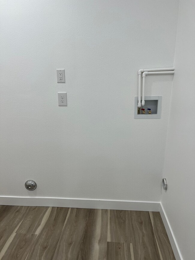 Building Photo - 13133 Olathe Rd