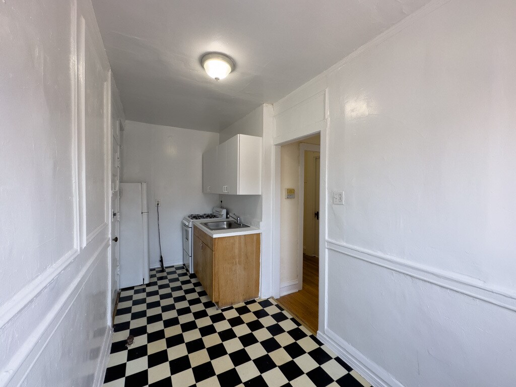 Building Photo - 3308 W Schubert Ave