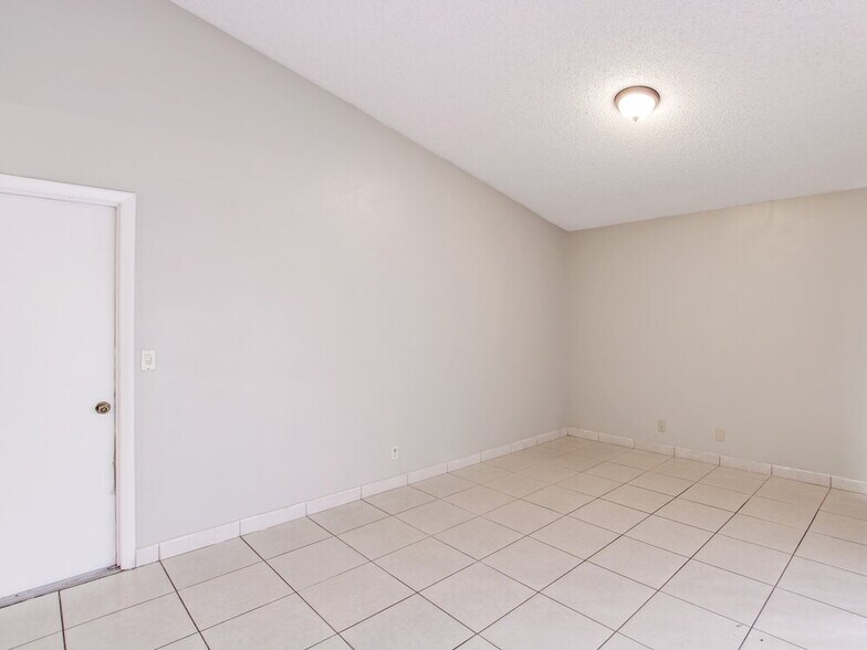 Building Photo - 3231 Ensenada Way