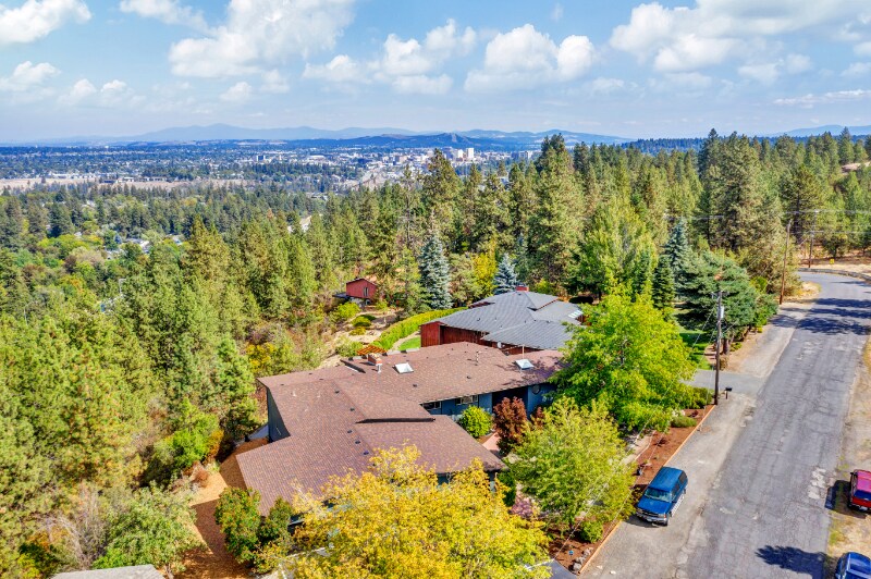 Building Photo - 3720 W Grandview Ave